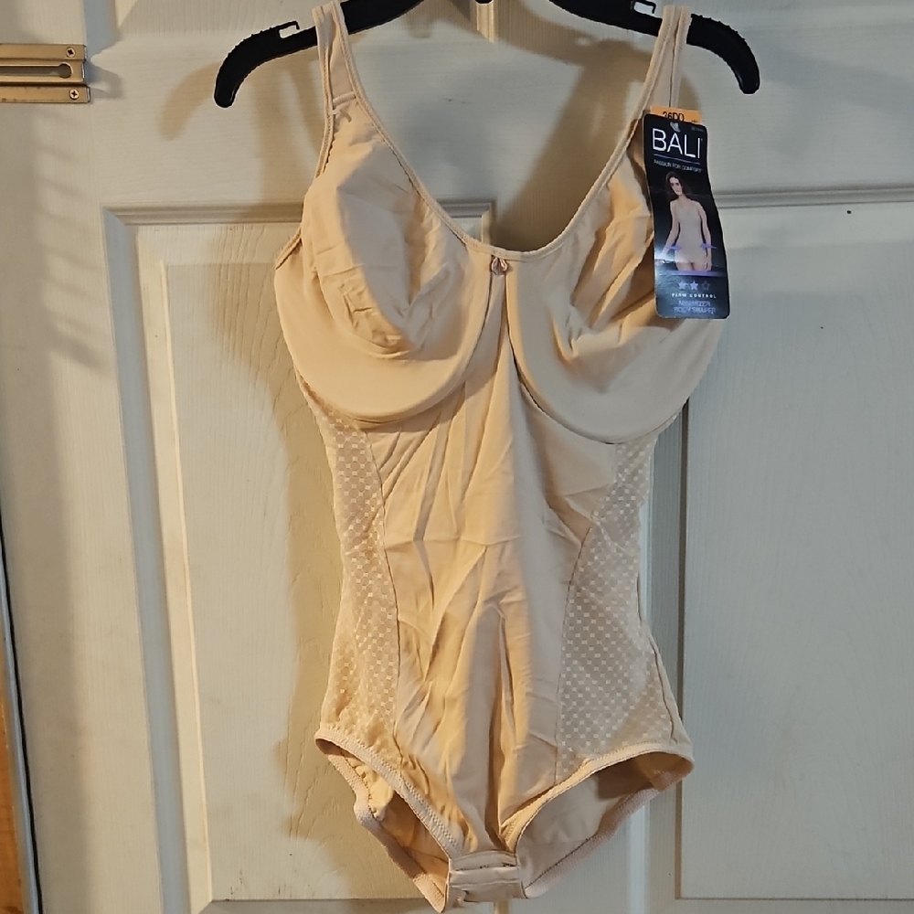 BALI MINIMIZER BODY SHAPER: BEIGE: NEW WITH TAGS: SIZE 36DD
